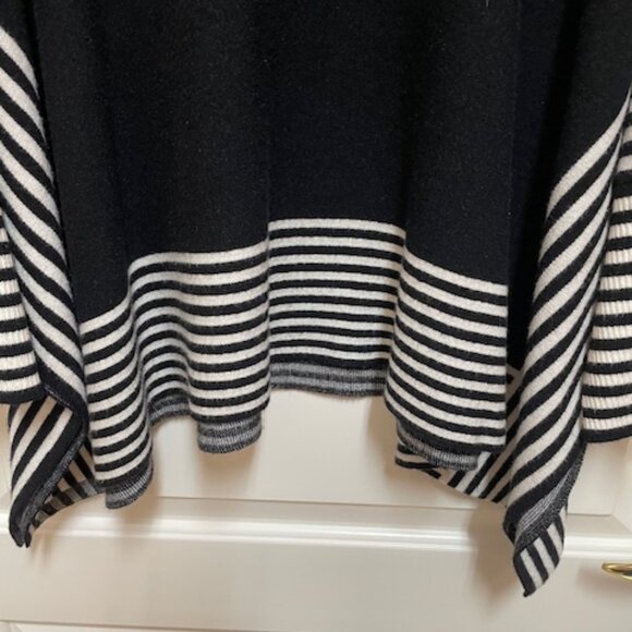 P. Luca Milano black and white poncho/cape/wrap with sleeves. - Picture 3 of 7